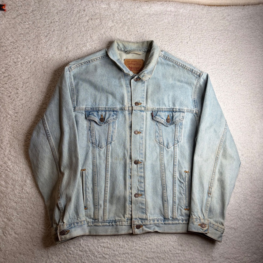 Vintage Levis 70507-0334 Denim Trucker Jacket Light Wash Made in USA Mens XL